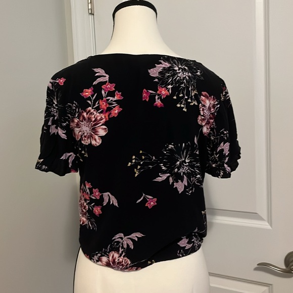Mudd Black Floral Tie Front Top 💙 - Picture 2 of 5